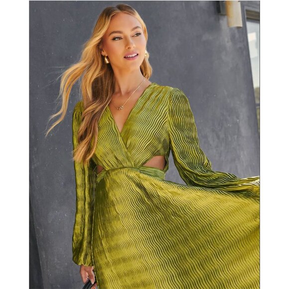 VICI Lorraine Satin Cutout Plisse Midi Dress Chartreuse Green Textured Medium - Picture 3 of 15